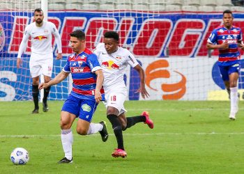 Fortaleza bate Bragantino para seguir perto dos líderes