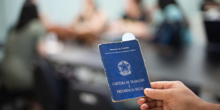 Ceará é destaque na geração de emprego formal no Nordeste