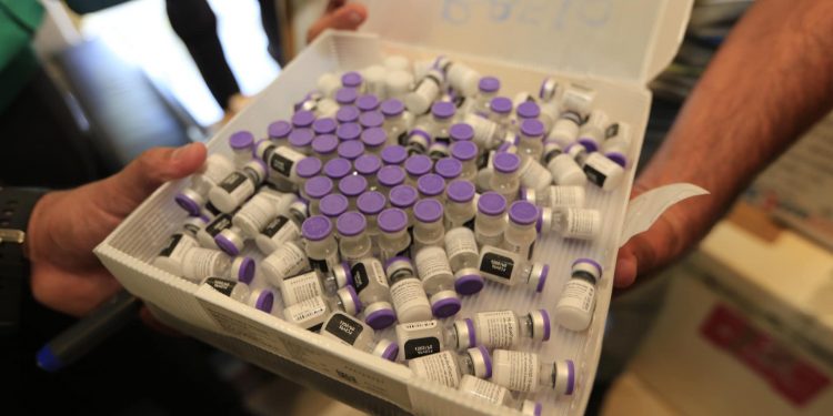 Ceará recebe 69 mil doses de vacina da Pfizer nesta quinta-feira (08)