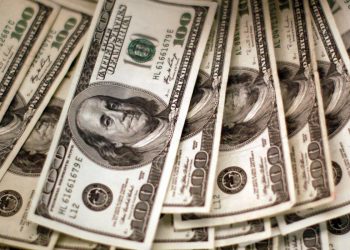 Dólar tem sétima alta seguida e fecha em R$ 5,24