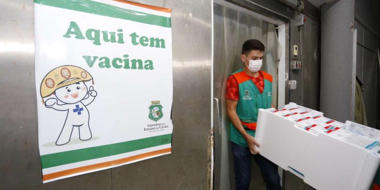 Covid-19: Ceará recebeu quase 138 mil doses de vacinas em remessa nesta quarta (30)