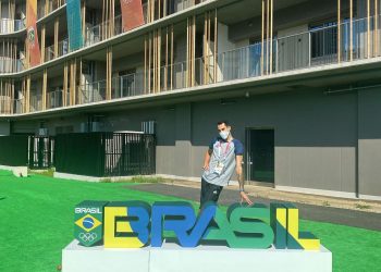 Douglas Souza, do vôlei, faz sucesso mostrando bastidores da Olimpíada e bate 1 milhão de seguidores