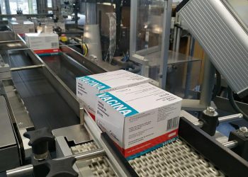 Bio-Manguinhos recebe IFA para mais 10 milhões de doses de vacina