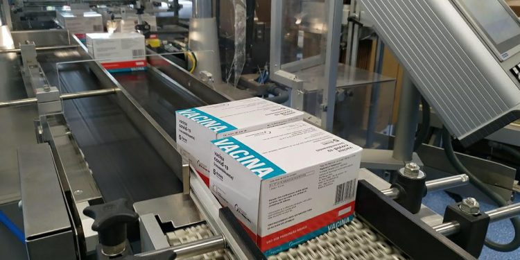 Bio-Manguinhos recebe IFA para mais 10 milhões de doses de vacina