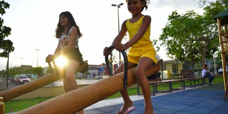 Governo do Ceará entrega 24ª Praça Mais Infância em Icapuí