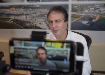 Governo do Ceará garante distribuição de absorventes íntimos higiênicos a estudantes da rede pública estadual