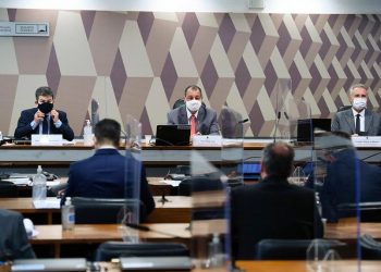 Ex-diretor da Saúde diz que não pediu propina para negociar vacinas