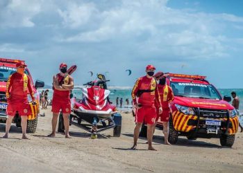 Cinco pessoas são salvas pelo Corpo de Bombeiros no fim de semana em praias do Ceará