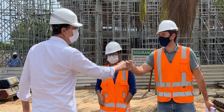 Governador acompanha obras do Cisp, Hospital Universitário e parque do Itaperi, em Fortaleza