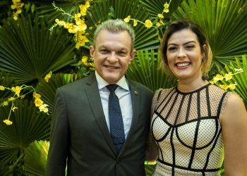 Sarto, prefeito de Fortaleza, anuncia fim de casamento com Natália Herculano