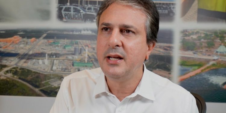 Governo do Ceará promete pagar metade do salário mínimo para novos trabalhadores do comércio e serviços