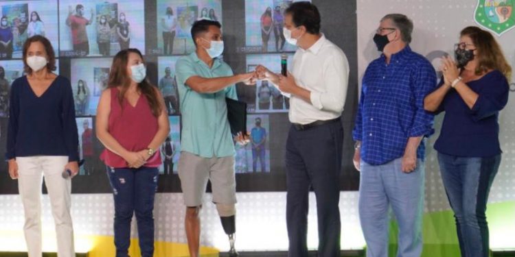 Governo do Ceará assina primeiros contratos do Programa Ceará Credi