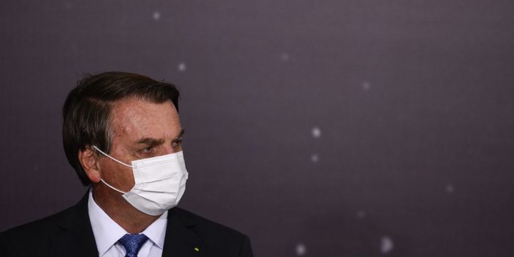 Reprovação do governo Bolsonaro cresce e chega a 48,2%, diz pesquisa