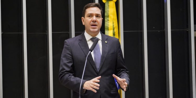 Câmara dos Deputados aprovou urgência do PL que estabelece princípios, direitos e deveres para o uso de Inteligência Artificial no Brasil