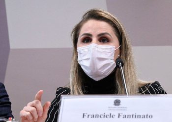 Ex-chefe do PNI defende vacinas e campanhas de controle da pandemia