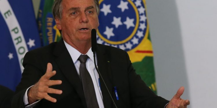 Bolsonaro é internado para exames, e reunião com chefes de Poderes é cancelada