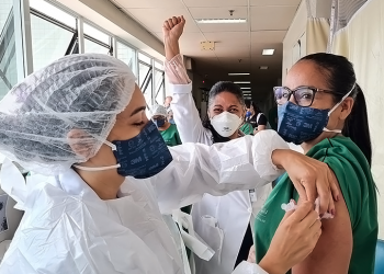 Ceará segue liderando aplicação de primeira dose no Nordeste, após seis meses de vacinação contra a Covid