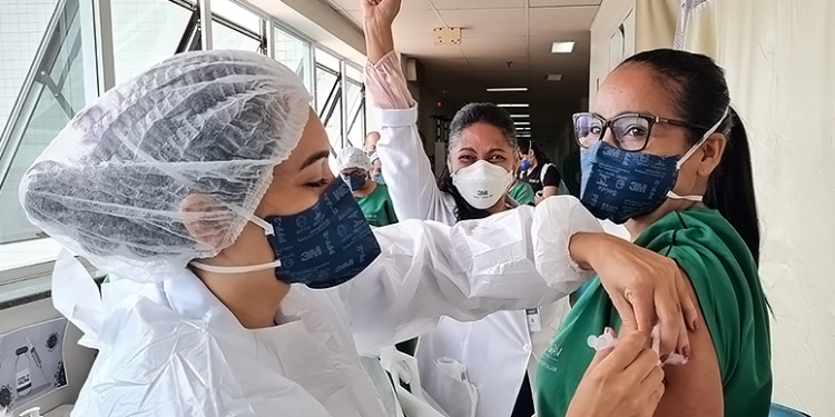 Ceará segue liderando aplicação de primeira dose no Nordeste, após seis meses de vacinação contra a Covid