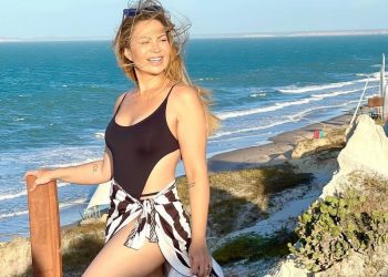 Solange Almeida curte fim de semana na Praia de Quixaba, em Aracati