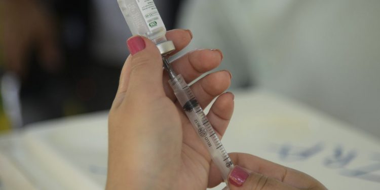 Ministério autoriza prefeituras a ampliarem vacinação contra gripe