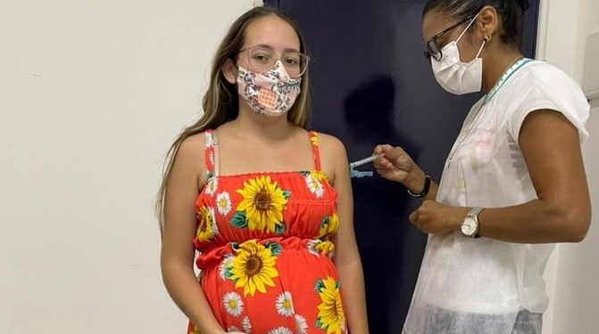 Vacinação Itinerante em Aracati imuniza contra Covid-19 grávidas, puérperas e pessoas acima de 60 anos