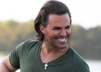 Eduardo Costa recusa DNA a mulher que diz ser mãe biológica dele