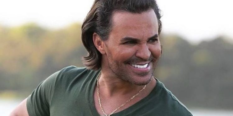 Eduardo Costa recusa DNA a mulher que diz ser mãe biológica dele