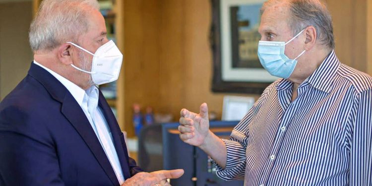 Lula no Ceará: ex-presidente mira 2º turno e conversa com Tasso Jereissati e Cid Gomes