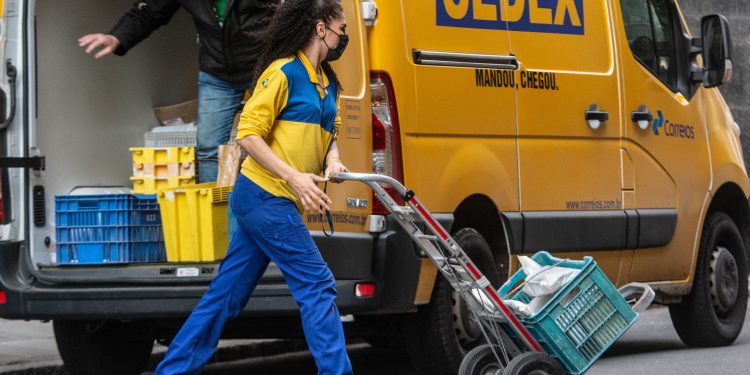 Câmara aprova projeto que abre caminho para privatização dos Correios
