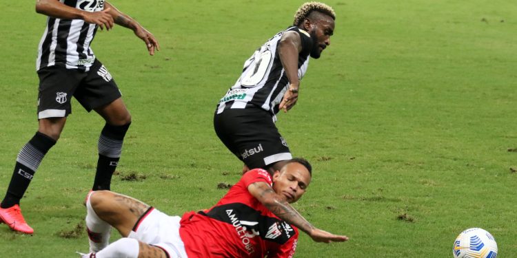 Ceará fica no empate com o Atlético-GO na Arena Castelão