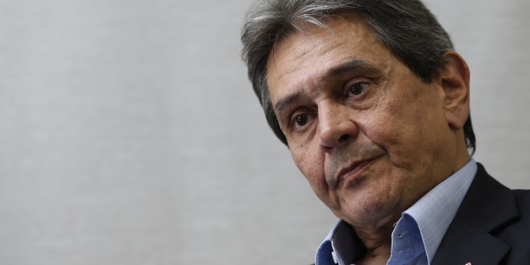 PF prende Roberto Jefferson, aliado de Jair Bolsonaro, após determinação de Alexandre de Moraes