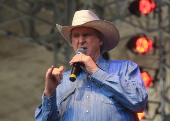 ‘Estão querendo acabar comigo como se eu fosse bandido’, diz Sérgio Reis