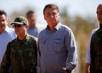 Bolsonaro pede para Exército matricular filha em colégio militar sem passar por processo seletivo