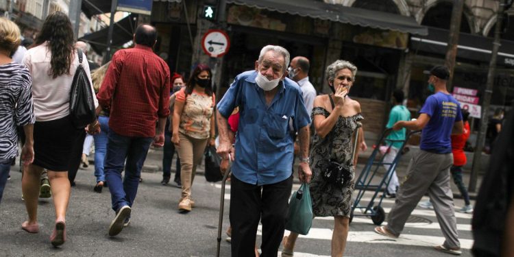 População brasileira chega a 213,3 milhões de pessoas em 2021