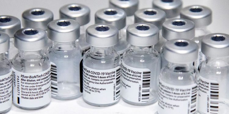 Pfizer entrega mais 2,1 milhões de doses de vacina contra a covid-19