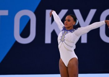 Rebeca salta para o ouro e vira 1ª brasileira com 2 medalhas em uma edição das Olimpíadas