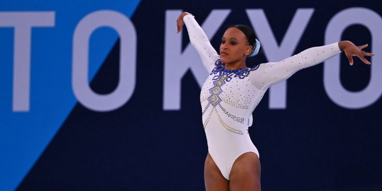 Rebeca salta para o ouro e vira 1ª brasileira com 2 medalhas em uma edição das Olimpíadas