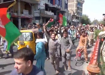 Várias pessoas são mortas no Afeganistão em protestos contra Talibã