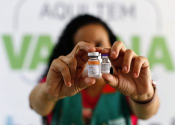 Ceará recebe 316 mil doses de vacinas contra a Covid-19 para imunizar a população