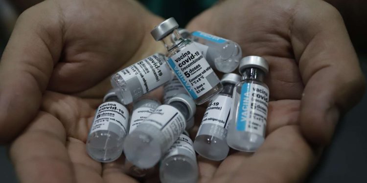 Ceará recebe 152 mil doses da AstraZeneca para aplicação da segunda dose