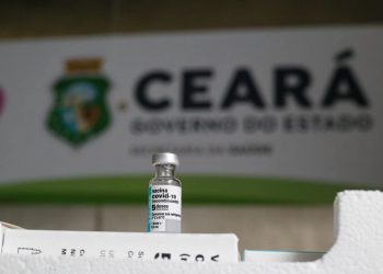 Ceará recebe mais de 100 mil doses da AstraZeneca na tarde deste sábado (07)