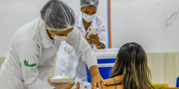 Covid-19: Aracati divulga lista de agendados para a 1ª dose das pessoas de 25 a 29 anos