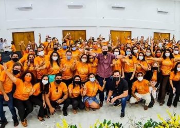 Aracati: Prefeito anuncia 14º salário para todos os profissionais efetivos da educação do município