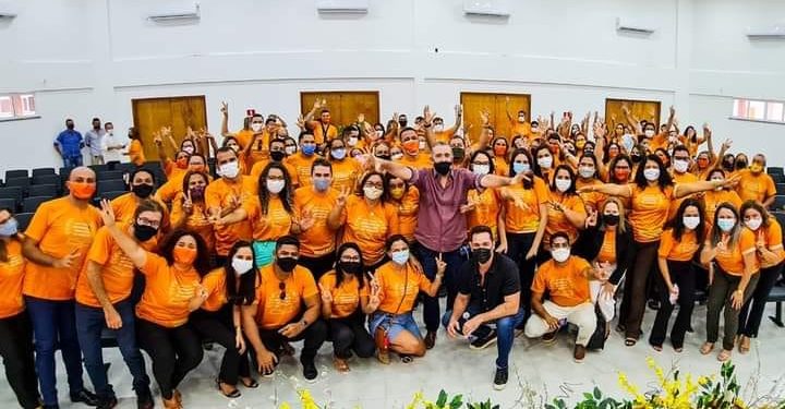 Aracati: Prefeito anuncia 14º salário para todos os profissionais efetivos da educação do município