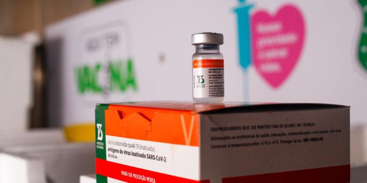 Butantan entrega 10 milhões de doses da vacina contra a covid-19