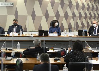 CPI da Covid: advogado da Precisa se cala sobre irregularidades na compra de vacina