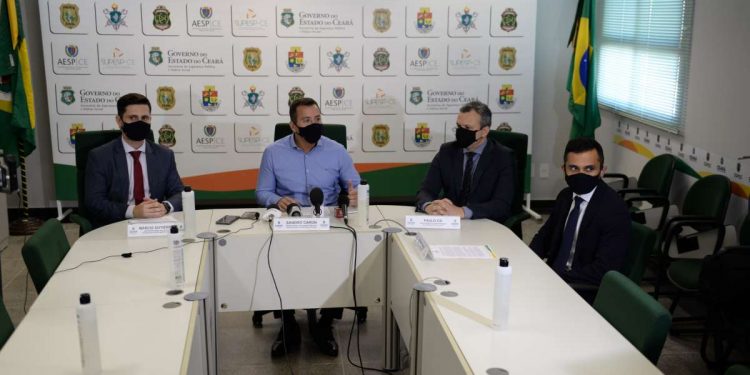 Investigações da PC-CE apontam que invasão ao celular do governador Camilo Santana tinha como objetivo o desvio de verba pública