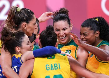 Brasil vira sobre russas e está na semifinal do vôlei feminino nas Olimpíadas