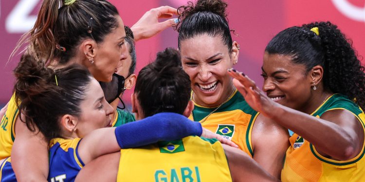 Brasil vira sobre russas e está na semifinal do vôlei feminino nas Olimpíadas