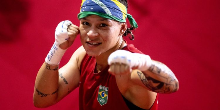 Olimpíadas: brasileira Bia Ferreira conquista medalha de prata na categoria peso levo do Boxe